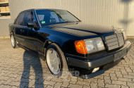 MERCEDES-BENZ W124 300E, schwarz,