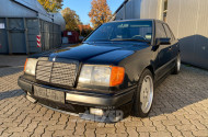 MERCEDES-BENZ W124 300E, schwarz,