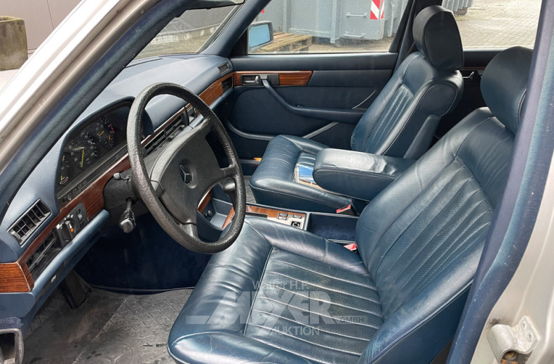 MERCEDES-BENZ W126 380SEL,