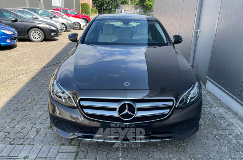 MERCEDES-BENZ E200d Limousine,