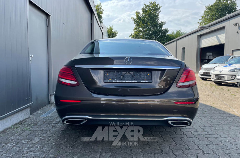 MERCEDES-BENZ E200d Limousine,