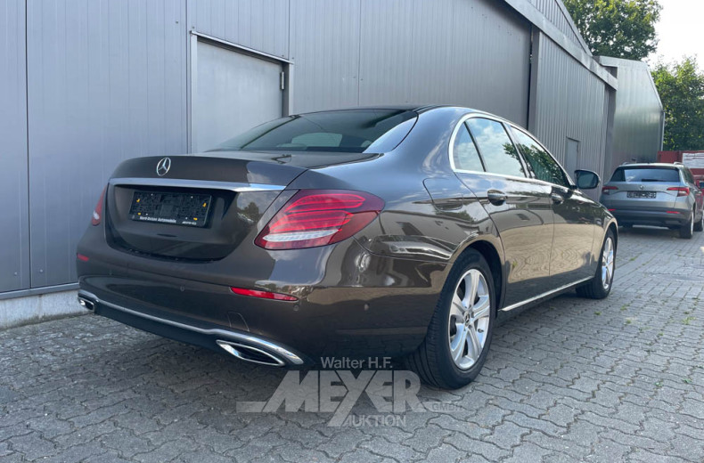 MERCEDES-BENZ E200d Limousine,