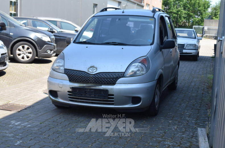 TOYOTA Yaris, silber