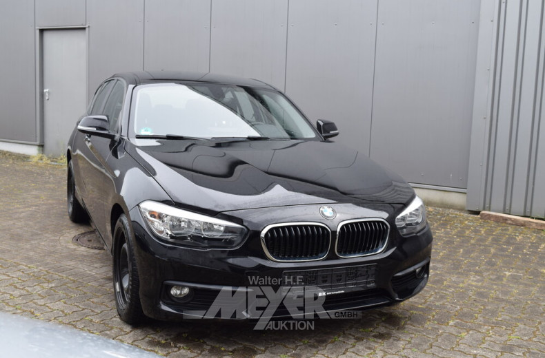 BMW 118i Advantage, schwarz