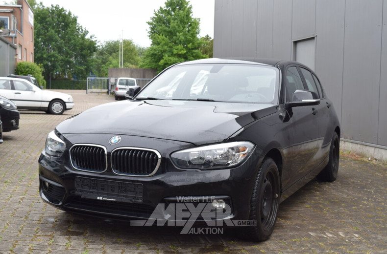 BMW 118i Advantage, schwarz