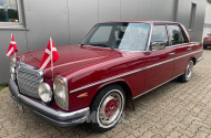 MERCEDES-BENZ W115/8 220D, dkl. rot