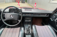 MERCEDES-BENZ W115/8 220D, dkl. rot