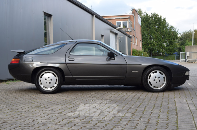 PORSCHE 928 S4