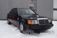 MERCEDES-BENZ W124 200E, dkl. Blau