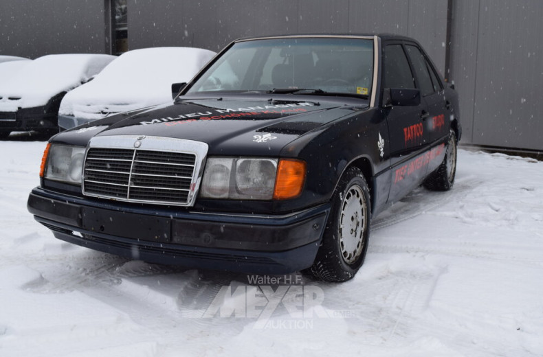 MERCEDES-BENZ W124 200E, dkl. Blau