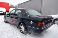 MERCEDES-BENZ W124 200E, dkl. Blau