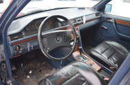 MERCEDES-BENZ W124 200E, dkl. Blau