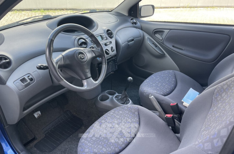 TOYOTA Yaris, blau, 3 trg.