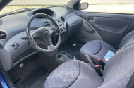 TOYOTA Yaris, blau, 3 trg.