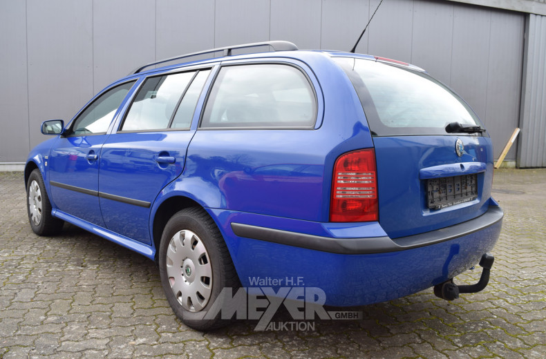 SKODA Octavia Kombi, blau