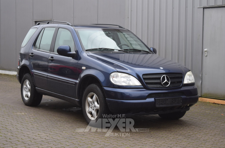 MERCEDES-BENZ W163 ML320, blau