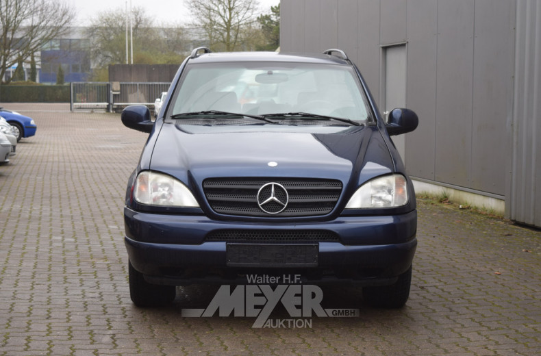 MERCEDES-BENZ W163 ML320, blau