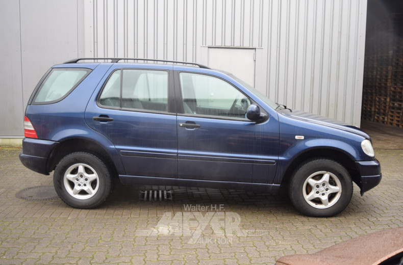 MERCEDES-BENZ W163 ML320, blau