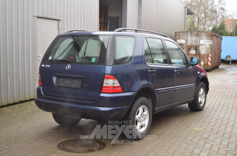 MERCEDES-BENZ W163 ML320, blau