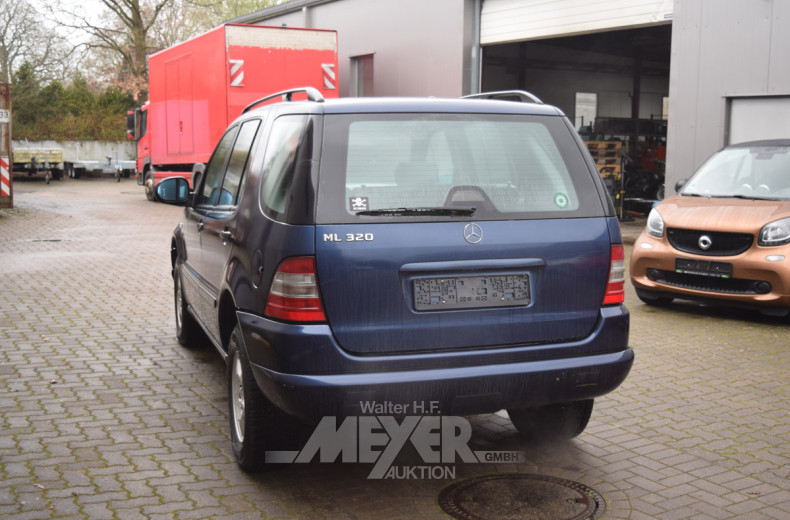 MERCEDES-BENZ W163 ML320, blau