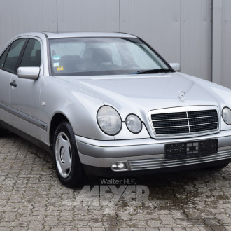 MERCEDES-BENZ W210 E240 Classic