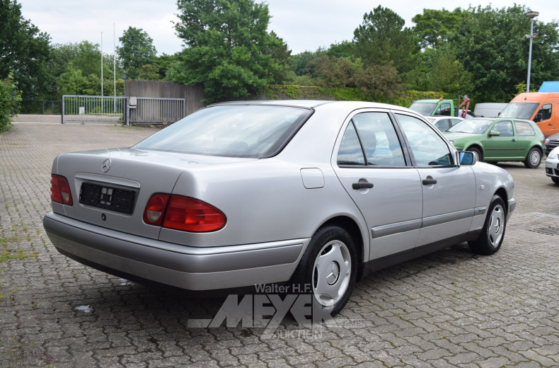 MERCEDES-BENZ W210 E240 Classic