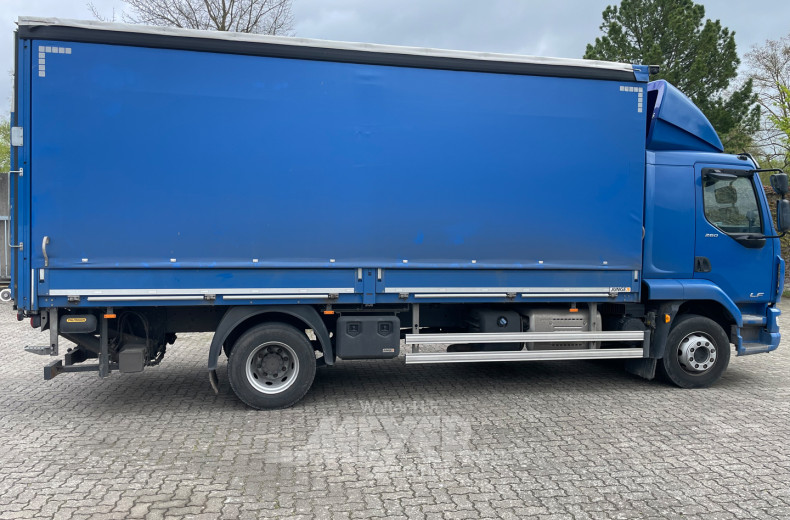 LKW DAF LF260 FA, teilfoliert