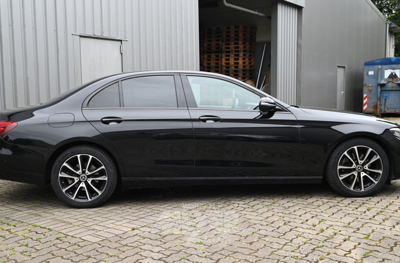 MERCEDES-BENZ E220d 9G-Tronic