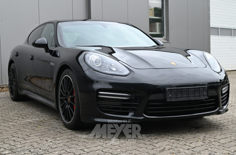 PORSCHE Panamera GTS PDK V8