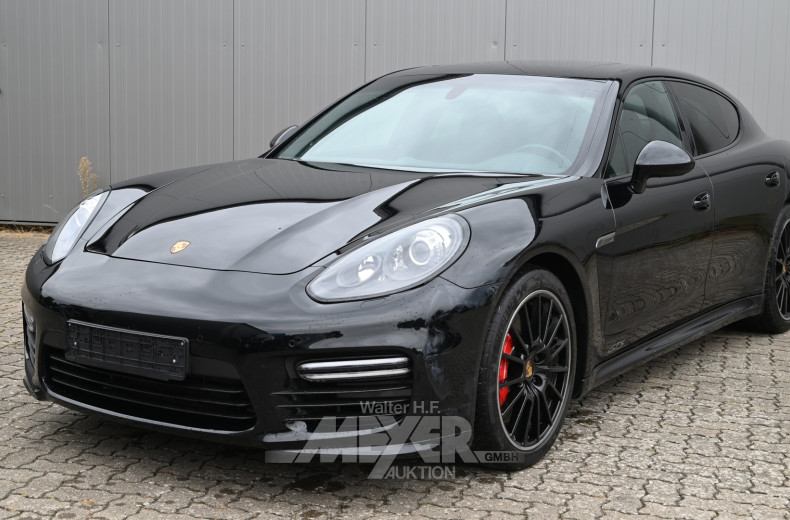 PORSCHE Panamera GTS PDK V8