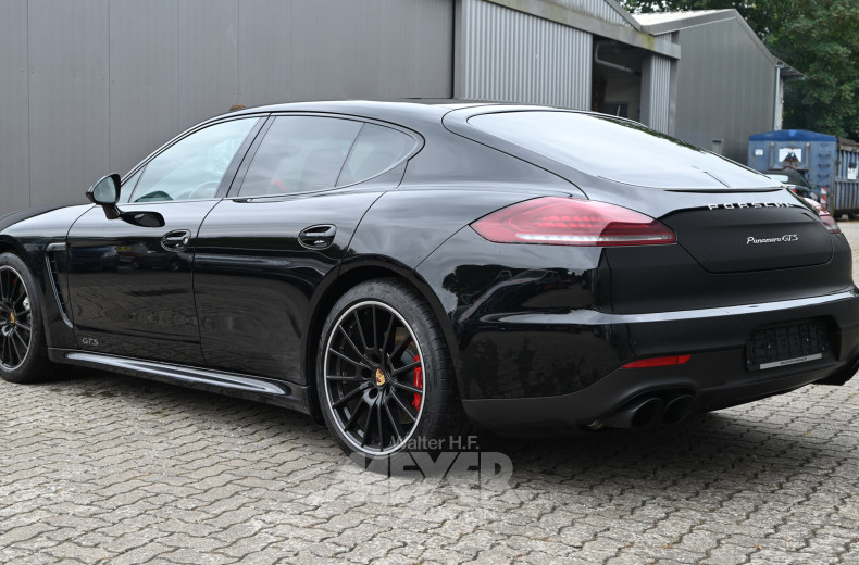 PORSCHE Panamera GTS PDK V8