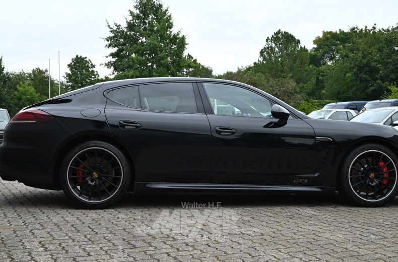 PORSCHE Panamera GTS PDK V8