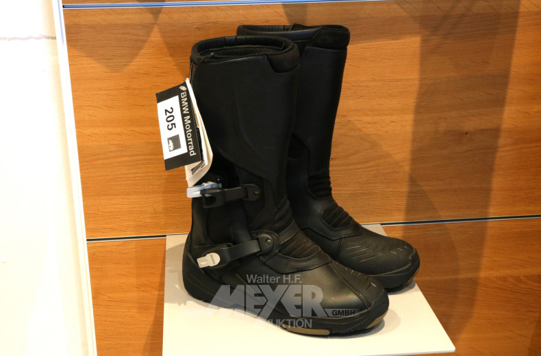 Paar schwarze Motorradstiefel