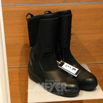 Paar schwarze Motorradstiefel