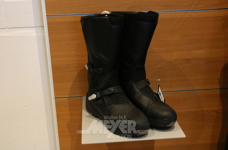 Paar schwarze Motorradstiefel