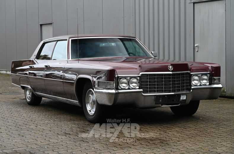 CADILLAC Fleetwood 60s Limousine