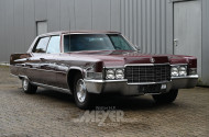 CADILLAC Fleetwood 60s Limousine