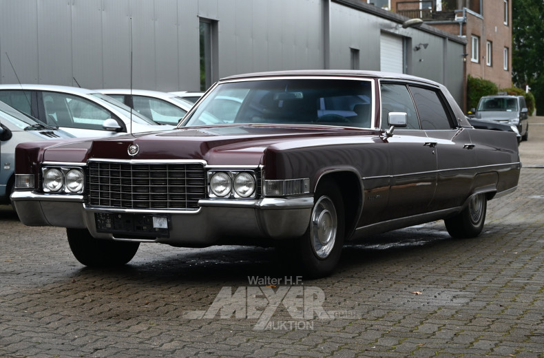 CADILLAC Fleetwood 60s Limousine