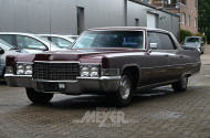 CADILLAC Fleetwood 60s Limousine