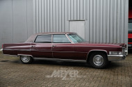 CADILLAC Fleetwood 60s Limousine