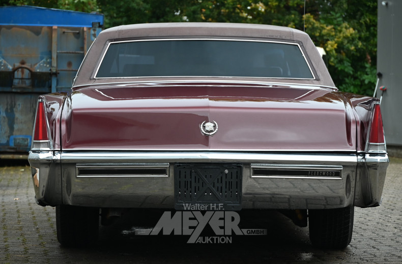 CADILLAC Fleetwood 60s Limousine