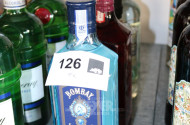 4 versch. Flaschen Gin: Bombay, Naked,