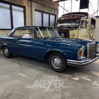 MERCEDES-BENZ W111 280E, teilrestauriert