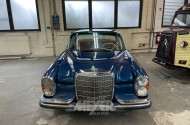 MERCEDES-BENZ W111 280E, teilrestauriert