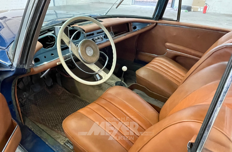 MERCEDES-BENZ W111 280E, teilrestauriert