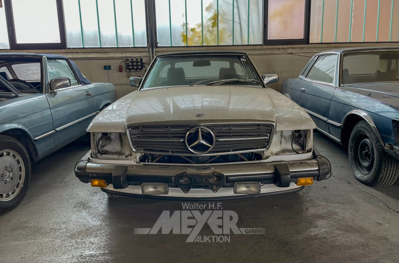 MERCEDES-BENZ R107 560SL