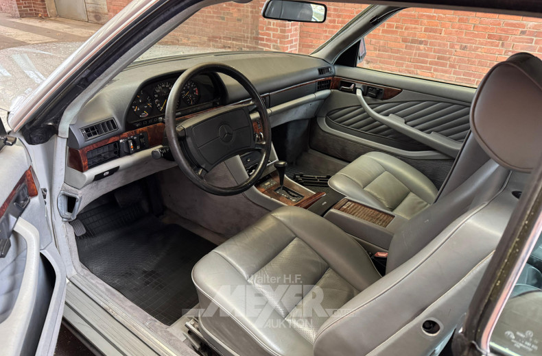 MERCEDES-BENZ W126 560SEC, silber