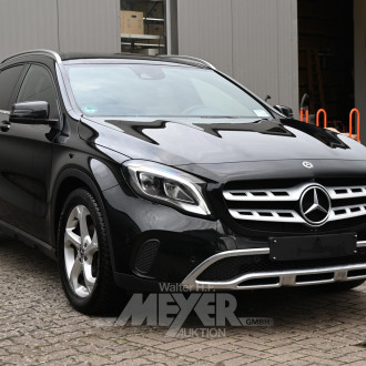 MERCEDES-BENZ GLA 180, kosmosblack