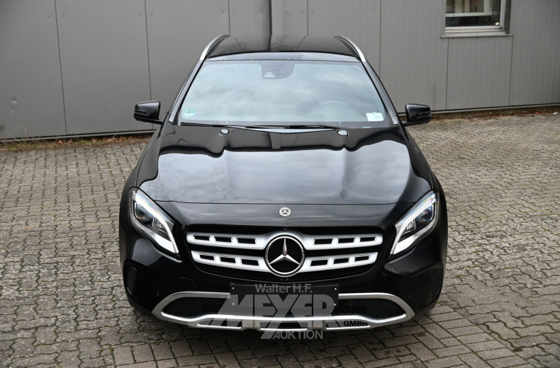 MERCEDES-BENZ GLA 180, kosmosblack