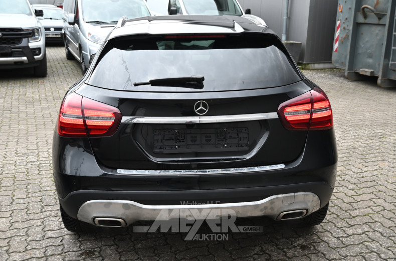 MERCEDES-BENZ GLA 180, kosmosblack